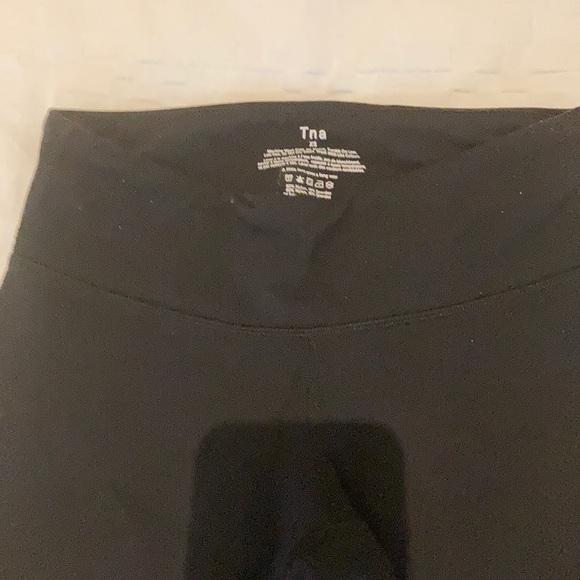 Aritzia TNA black leggings - Picture 4 of 4